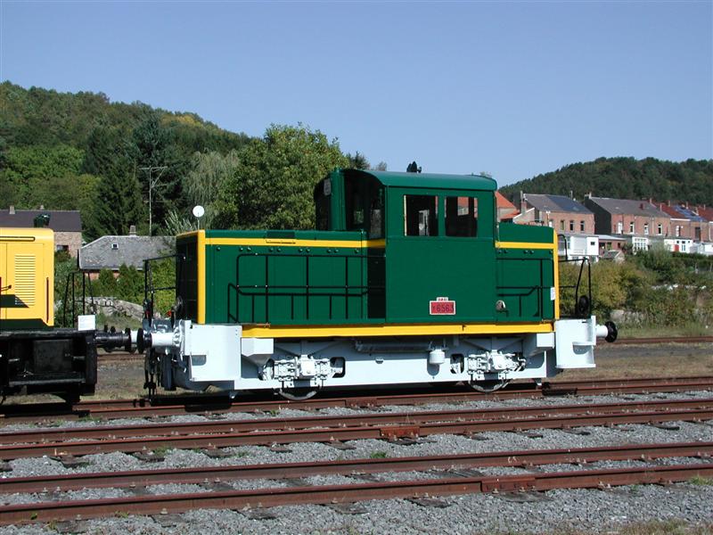 Diesel Y 6563 - Treignes - 20-09-2003.JPG